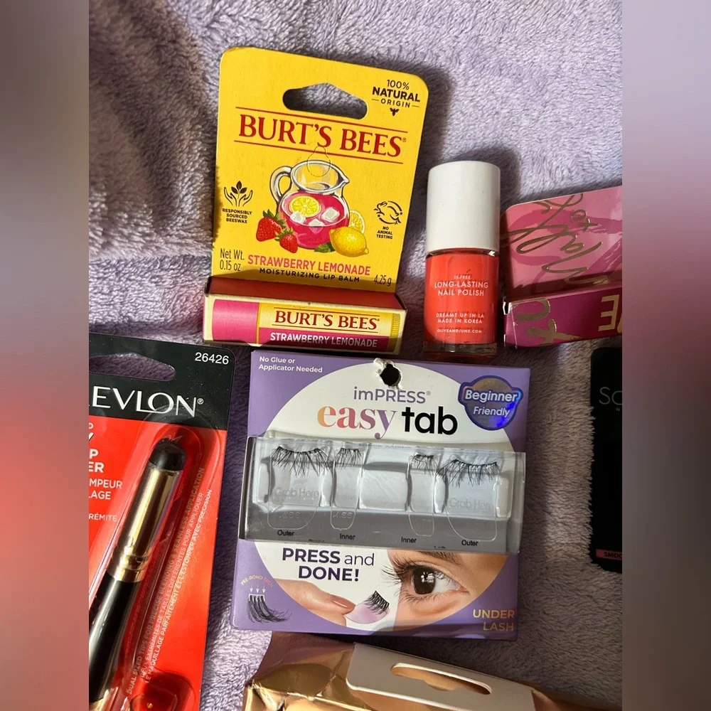Skincare & Eyelash Bundle - B4 - Picture 3 of 6